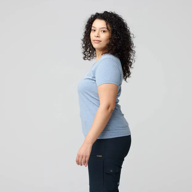 Fjällräven 1960 Logo T-shirt W Women’s T-shirts & tank tops Model Model side 93296