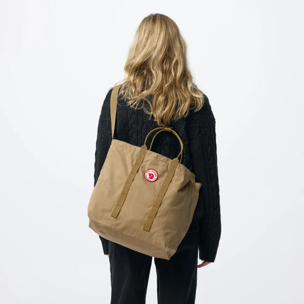 Fjällräven 1960 Tote Unisex Daypacks Model Angle F 120279