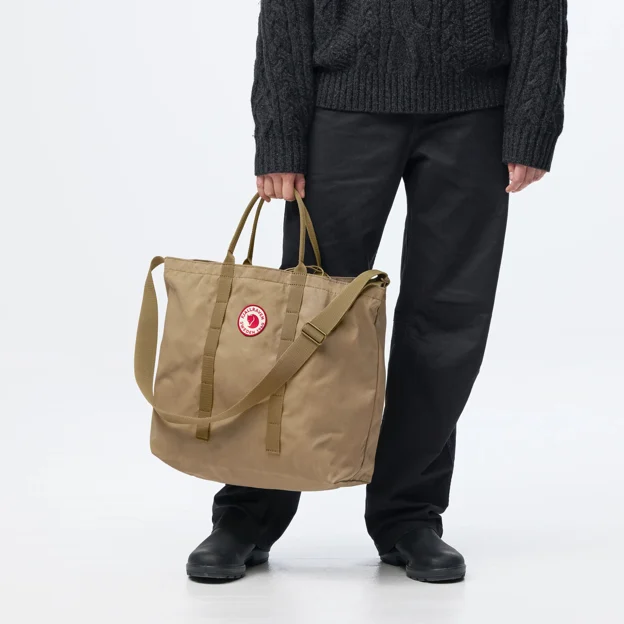 Fjällräven 1960 Tote Unisex Daypacks Model Angle H 120259