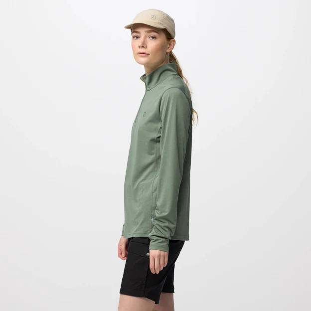 Fjällräven Abisko Day Hike Half Zip W Women’s Base layer tops Model Model side 99920