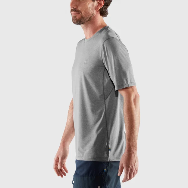 Fjällräven Abisko Day Hike SS M Men’s Base layer tops Model Model side 32915