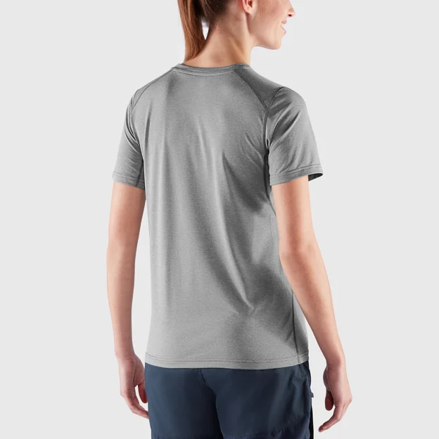 Fjällräven Abisko Day Hike SS W Women’s T-shirts & tank tops Model Model back 32917