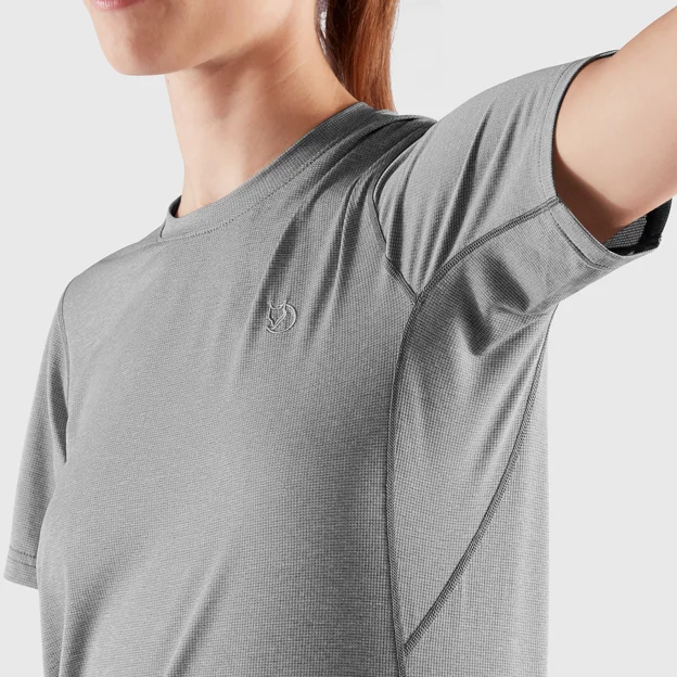 Fjällräven Abisko Day Hike SS W Women’s T-shirts & tank tops Detail Angle G 32920