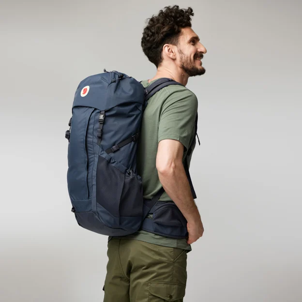 Fjällräven Abisko Hike 35 S/M Unisex Trekking backpacks Model Model back 66578