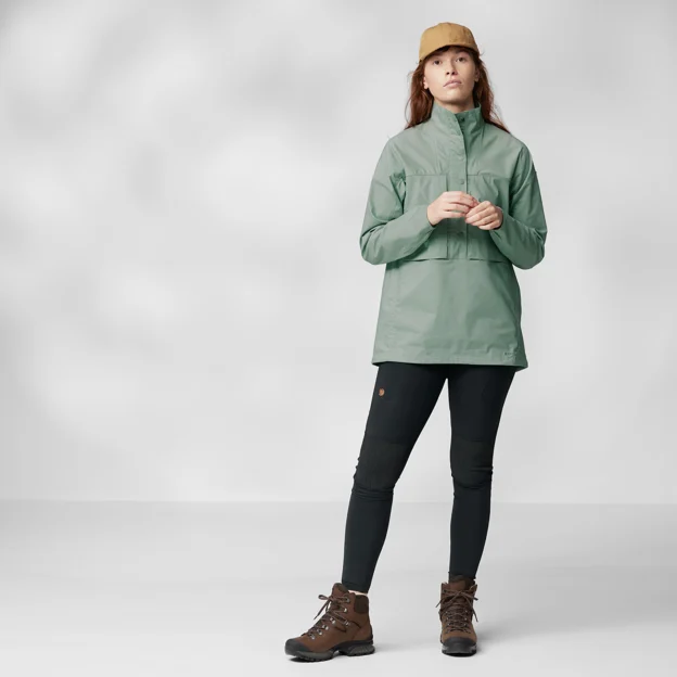 Fjällräven Abisko Hike Anorak W Women’s Anoraks Model Model front 66565