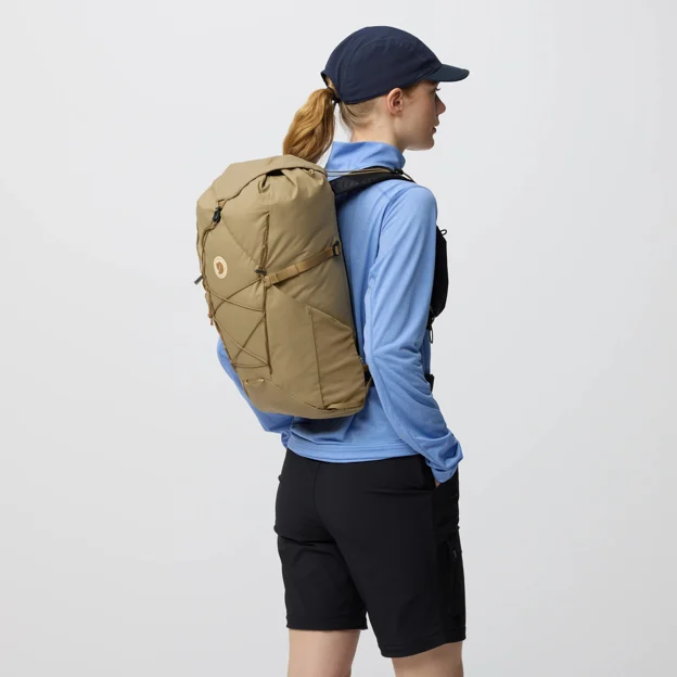 Fjällräven Abisko Hike Lite 20 S/M Unisex Model Model back 99935