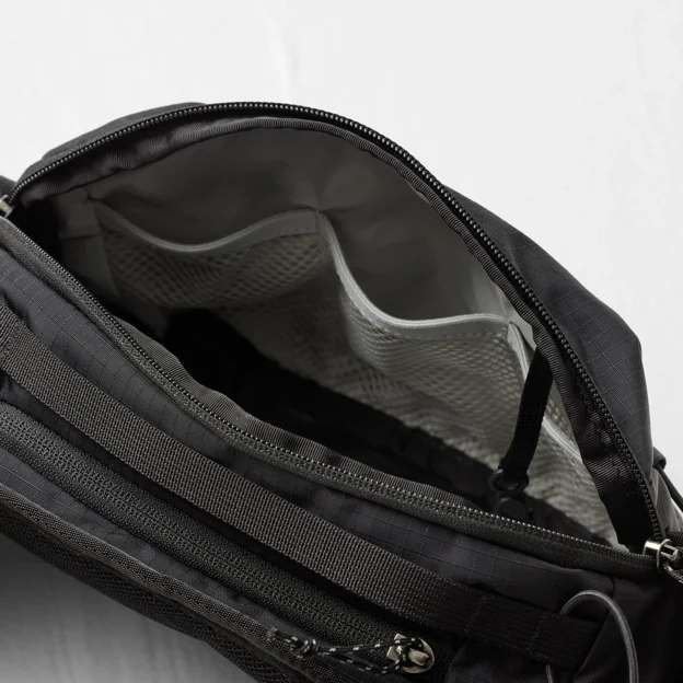 Fjällräven Abisko Hip Pack 6 Unisex Wallets & small bags Model Angle M 90169