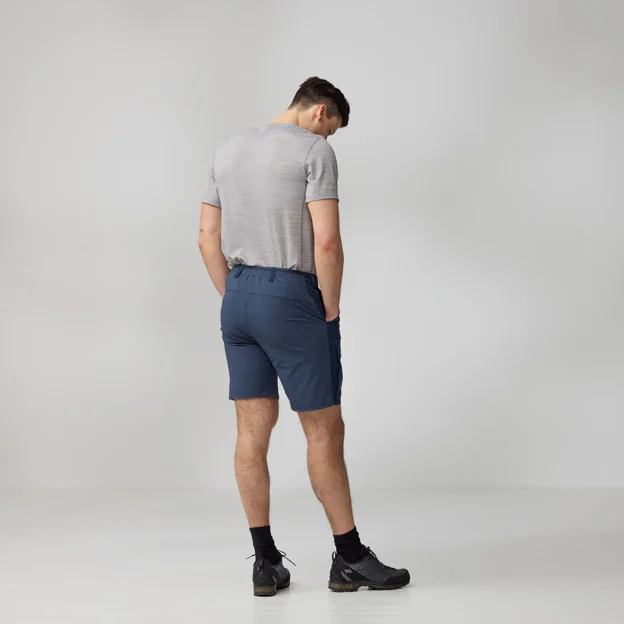 Fjällräven Abisko Hybrid Trail Shorts M Men’s Shorts & skirts Model Model back 90235