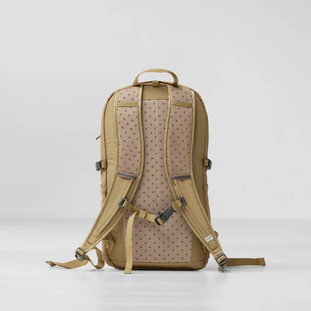 Fjällräven Abisko Softpack 16 Unisex Daypacks Model Angle L 90191
