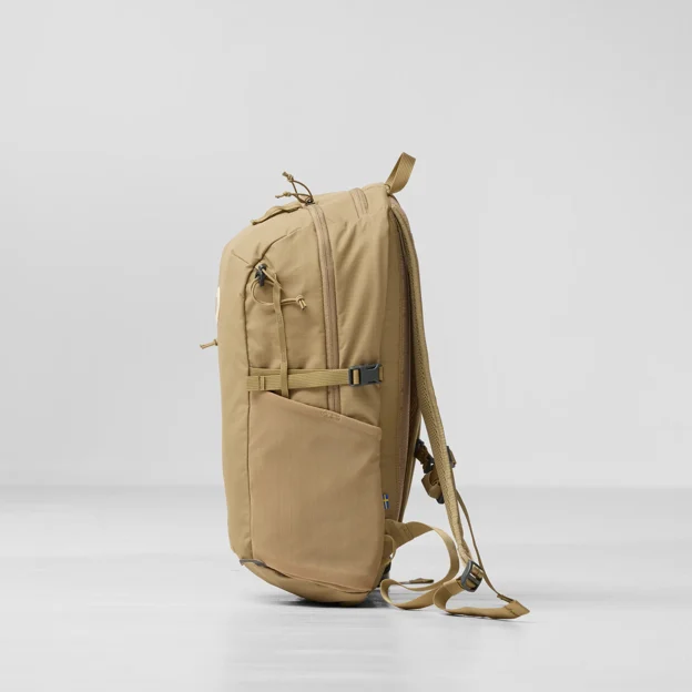 Fjällräven Abisko Softpack 16 Unisex Daypacks Model Angle M 90193