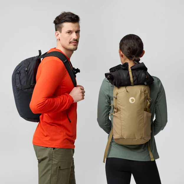 Fjällräven Abisko Softpack 16 Unisex Daypacks Model Angle Q 90197