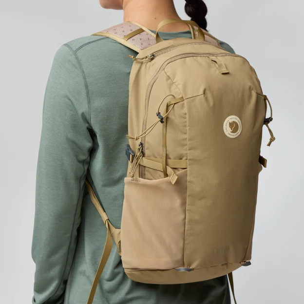 Fjällräven Abisko Softpack 16 Unisex Daypacks Model Angle G 90189