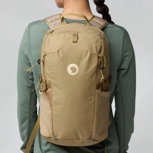 Fjällräven Abisko Softpack 16 Unisex Daypacks Model Angle H 90190