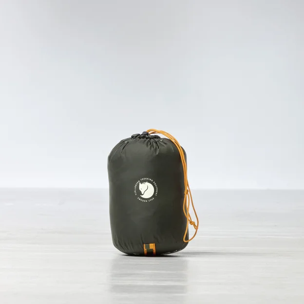 Fjällräven Abisko Summer Lite Unisex Sleeping bags Model Angle M 88168