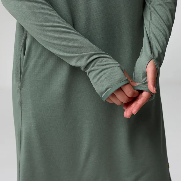 Fjällräven Abisko Sun-hoodie Dress W Women’s Dresses Model Angle H 89640