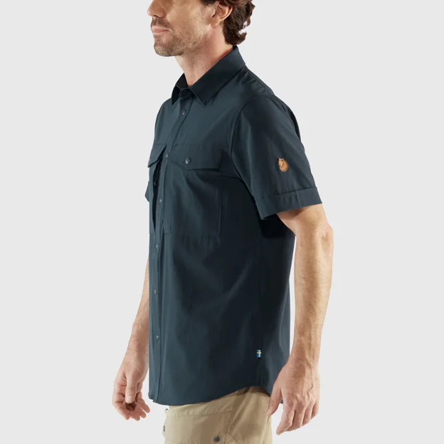 Fjällräven Abisko Trekking Shirt SS M Men’s Shirts Model Model side 43642
