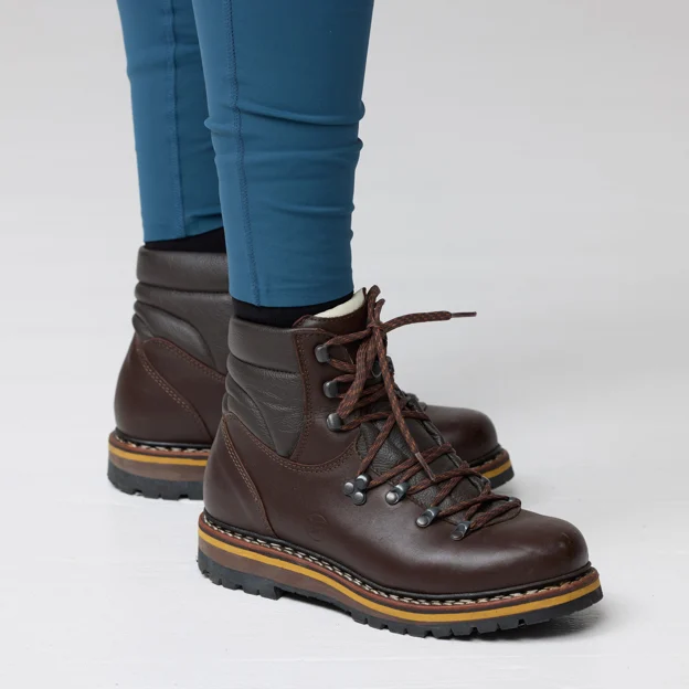Fjällräven Abisko Trekking Tights Pro W Women’s Trekking tights Model Angle L 93386