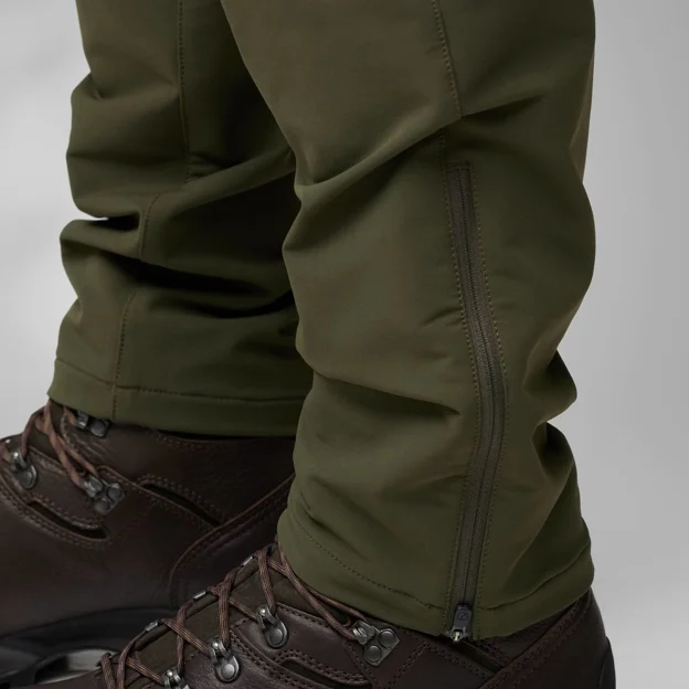 Fjällräven Abisko Winter Stretch Trousers M Men’s Insulated trousers Model Angle I 85334