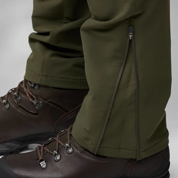 Fjällräven Abisko Winter Stretch Trousers M Men’s Insulated trousers Model Angle J 85335