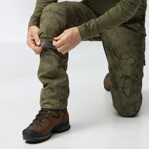 Fjällräven Barents Pro Hunting Trousers M Men’s Hunting trousers Model Angle J 86205