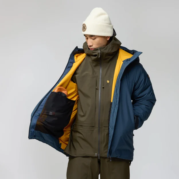 Fjällräven Bergtagen 130 Insulation Jkt M Men’s Mountaineering jackets Model Angle H 94324