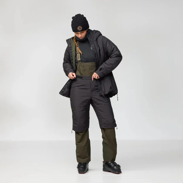 Fjällräven Bergtagen 60 Insulation Shorts Unisex Insulated trousers Model Angle G 94296