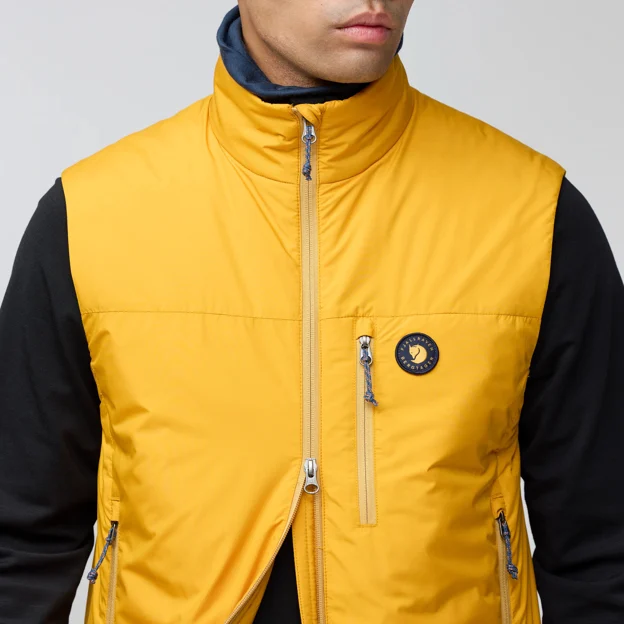 Fjällräven Bergtagen 60 Insulation vest M Men’s Vests Model Angle H 94402
