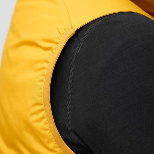 Fjällräven Bergtagen 60 Insulation vest M Men’s Vests Model Angle I 94290