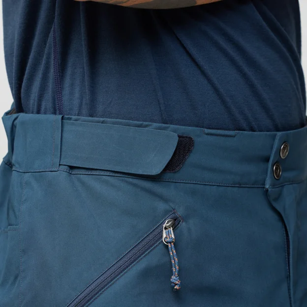 Fjällräven Bergtagen G-1000 Trousers M Men’s Mountaineering trousers Model Angle F 94226
