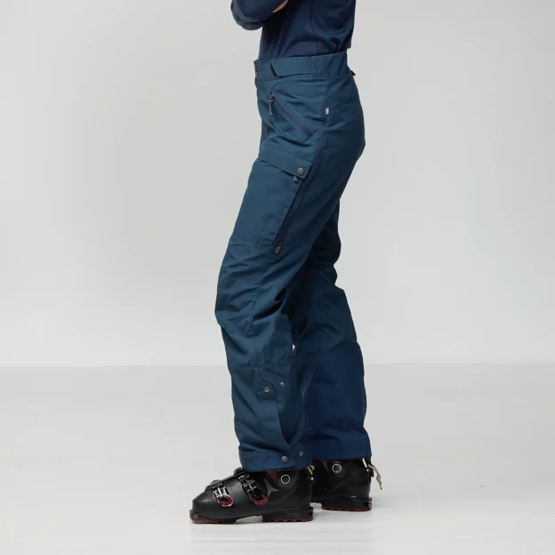 Fjällräven Bergtagen G-1000 Trousers W Women’s Mountaineering trousers Model Model side 94225