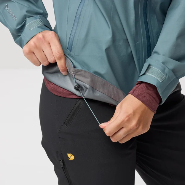 Fjällräven Bergtagen GTX Lite Jacket W Women’s Mountaineering jackets Model Angle L 99952