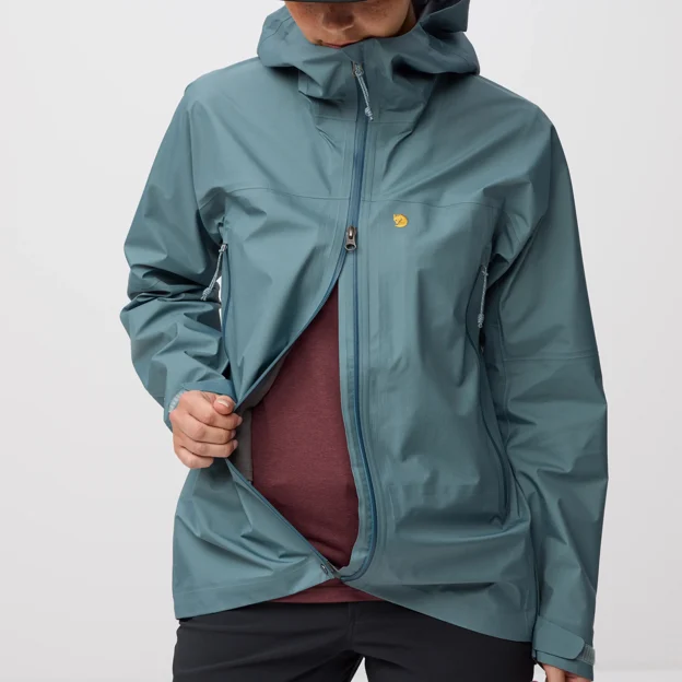 Fjällräven Bergtagen GTX Lite Jacket W Women’s Mountaineering jackets Model Angle J 99972