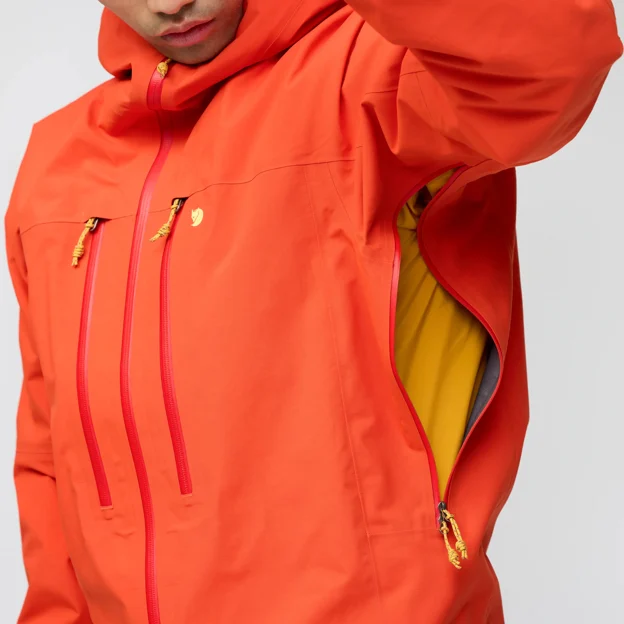 Fjällräven Bergtagen GTX Pro Jacket M Men’s Mountaineering jackets Model Angle G 94185