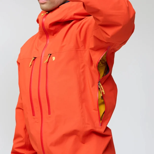 Fjällräven Bergtagen GTX Pro Jacket M Men’s Mountaineering jackets Model Angle H 94184