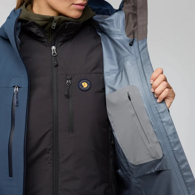 Fjällräven Bergtagen GTX Pro Jacket W Women’s Mountaineering jackets Model Angle P 94339