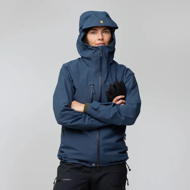 Fjällräven Bergtagen GTX Pro Jacket W Women’s Mountaineering jackets Model Angle Q 94387