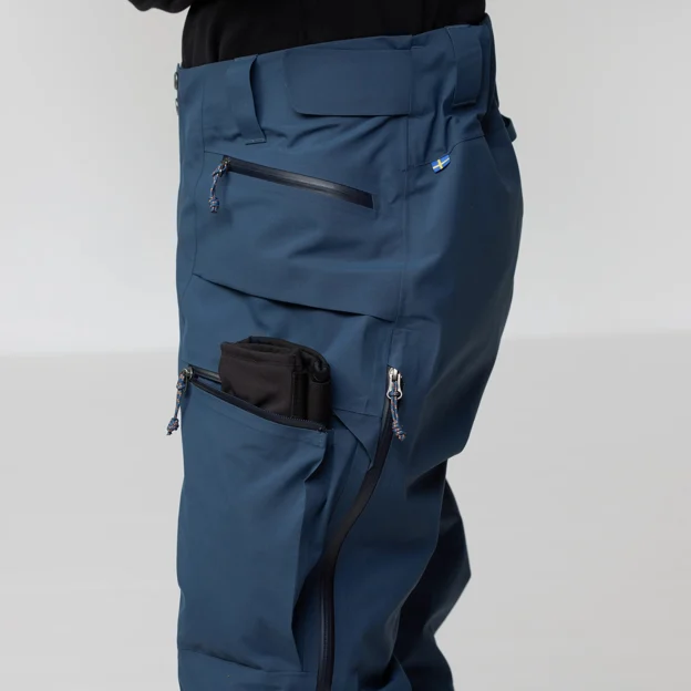 Fjällräven Bergtagen GTX Pro Trousers M Men’s Mountaineering trousers Model Angle G 94267