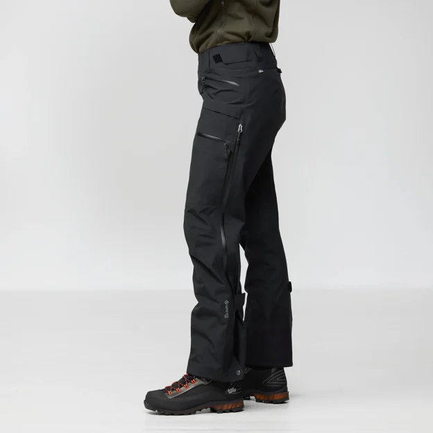 Fjällräven Bergtagen GTX Pro Trousers W Women’s Mountaineering trousers Model Model side 94370