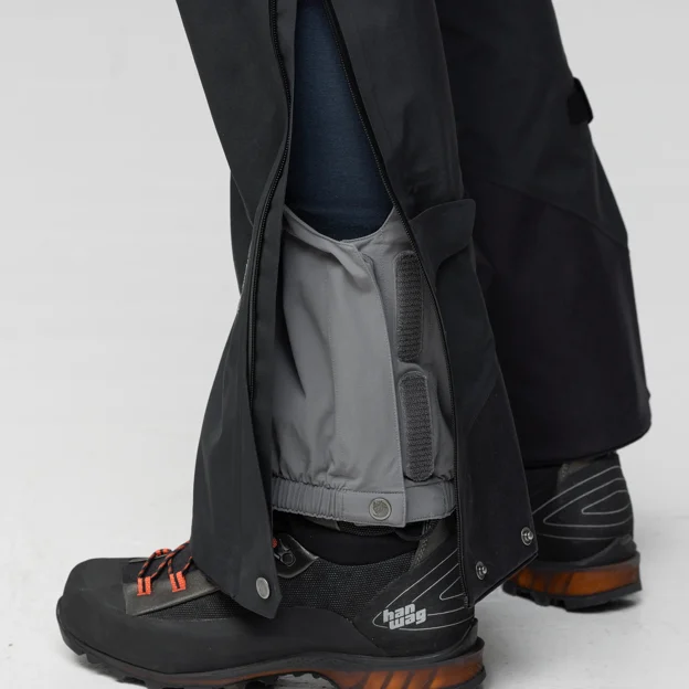 Fjällräven Bergtagen GTX Pro Trousers W Women’s Mountaineering trousers Model Angle J 94407
