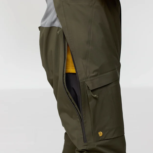 Fjällräven Bergtagen GTX Touring Bibs M Men’s Mountaineering trousers Model Angle G 94311