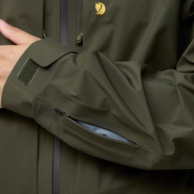 Fjällräven Bergtagen GTX Touring Jacket M Men’s Mountaineering jackets Model Angle O 94199