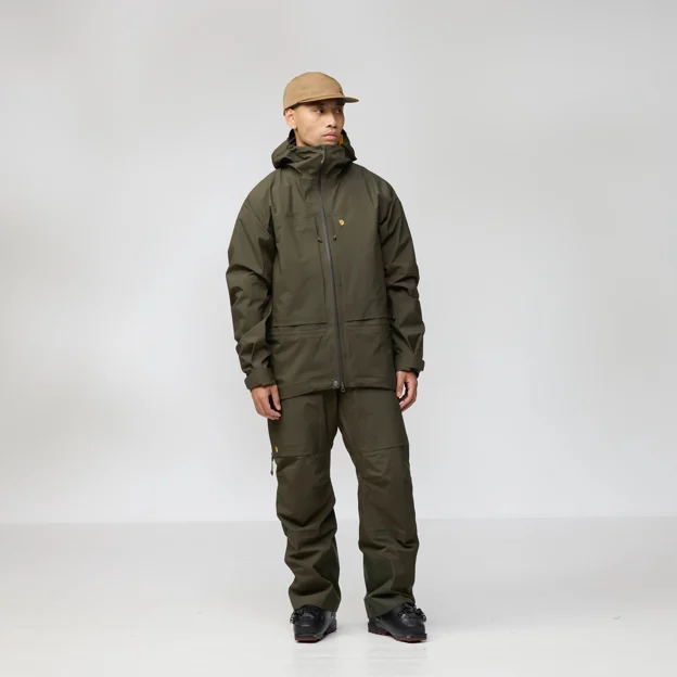 Fjällräven Bergtagen GTX Touring Jacket M Men’s Mountaineering jackets Model Angle F 94189
