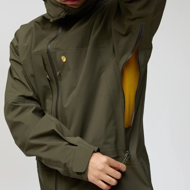 Fjällräven Bergtagen GTX Touring Jacket M Men’s Mountaineering jackets Model Angle J 94192