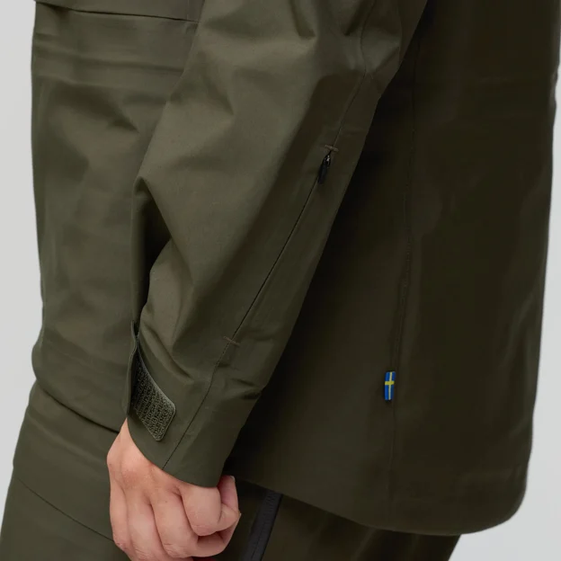 Fjällräven Bergtagen GTX Touring Jacket W Women’s Mountaineering jackets Model Angle N 94211