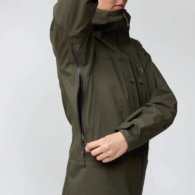 Fjällräven Bergtagen GTX Touring Jacket W Women’s Mountaineering jackets Model Angle H 94266