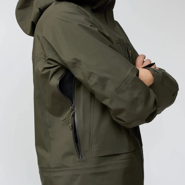 Fjällräven Bergtagen GTX Touring Jacket W Women’s Mountaineering jackets Model Angle I 94309