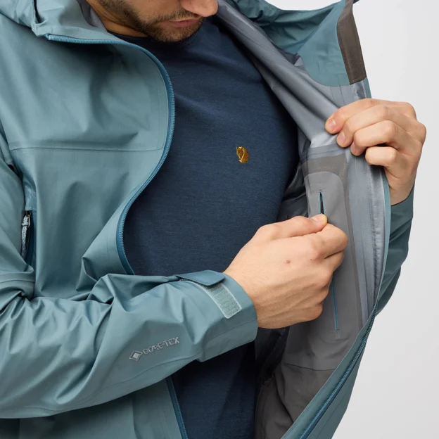 Fjällräven Bergtagen GTX lite Jacket M Men’s Mountaineering jackets Model Angle O 100003