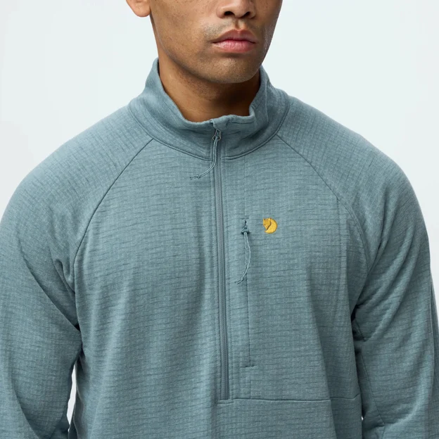 Fjällräven Bergtagen Midlayer Half Zip M Men’s Fleeces Model Angle G 120239