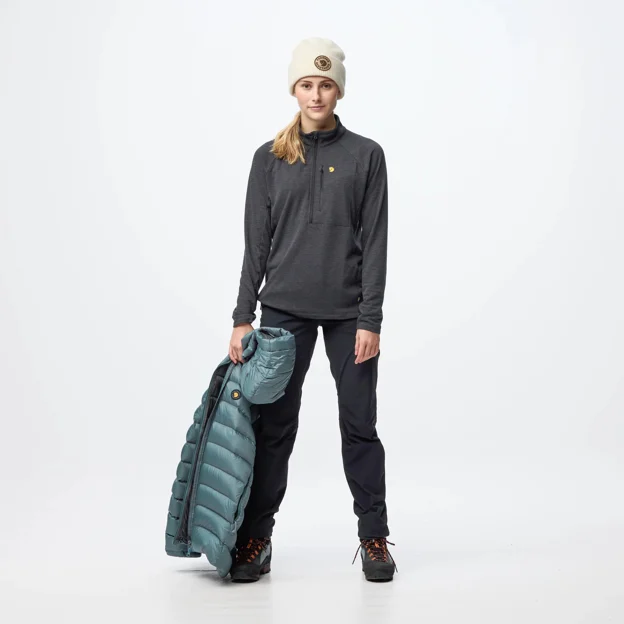 Fjällräven Bergtagen Midlayer Half Zip W Women’s Fleeces Model Model front 120252
