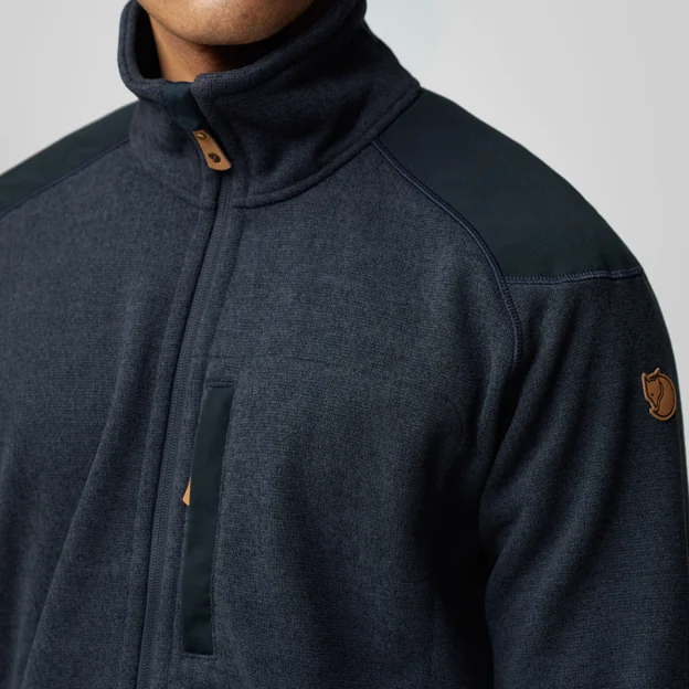 Fjällräven Buck Fleece M Men’s Fleeces Model Angle F 82291